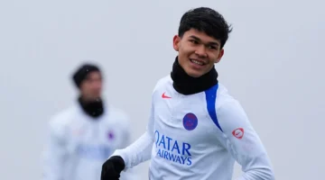 صفقة انتقامية.. برشلونة يخطط لضم موهبة باريس سان جيرمان رداً على رحيل نجمه الشاب